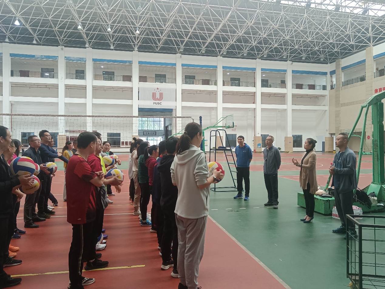 校工会举办教职工气排球培训活动